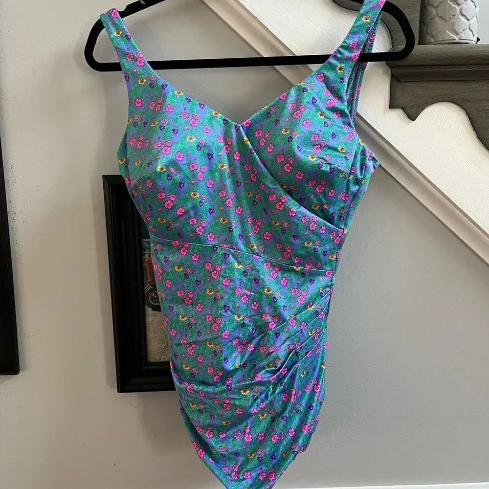 Roxanne Vintage C Cup Figure Flattering Floral Swimsuit EUC